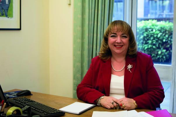 Sharon Hodgson urges Labour leader to expand free school meals 